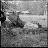 Flyttning av älvkvarnsten. Källhult Dalskog
