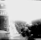 Olaigatan österut. Centralpalatset till vänster och Centralparken till höger.