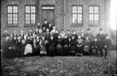 Personalen vid AB Rantens Strå- & filthattfabrik 1908.