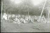 Gruppfoto i Mössebergs park ? 1901-1902. Möller, Helander, Helman, Eriksson, Helander, Jung, Rahne, Lagergren, Murray, Helander, Vikman, Ericsson, Forsberg.