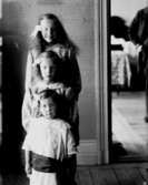 Tre flickor.Pastor Oskar Hultkrantz (beställare ?).