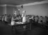 Folkskolans barnbespisning, ätande skolbarn.