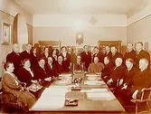 Fattigvårdsstyrelsen, 25 personer vid bordet.