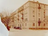Femvånings hyreshus, hörnfastigheten Mogatan-Oskarsparken.
Byggmästare Fritz Bengtsson