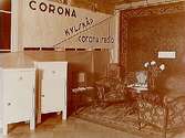 Höstmässa på Strömparterren.
Coronas monter, kylskåp och radioapparater.