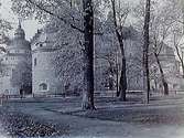 Örebro Slott, västra sidan.
Sålt till vykort åt Alga 1934.
Höstmotiv.