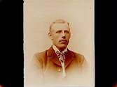 En man, bröstbild.A.P. Viklund