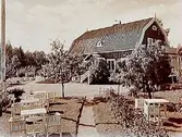 Björkebo Kafé och Thésalong, Adolfsberg.
Envånings bostadshus med inredd vind, flygeltillbyggnad, trädgård med uteservering, minigolfbana.
Primus Frycklund