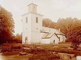 Låssa kyrka, kyrkobyggnad.