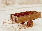 Tvåhjulig släpvagn med gummihjul.
Köpman Robert Lundahl
