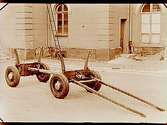Fyrhjulig timmervagn med gummihjul.
Köpman Robert Lundahl