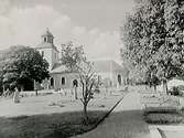 Hallsbergs kyrka från söder.