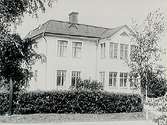 Tvåvånings villa med frontespis.
O. Johansson.
Rynninge, Örebro.