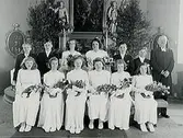 Interiör av Vintrosa kyrka.Konfirmander, 8 flickor, 4 pojkar, kyrkoherde Morén.
