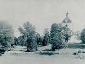 Ramsbergs kyrka från Stråssavägen och Konsum.