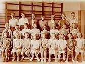 Engelbrektsskolan, klassrumsinteriör, 24 skolbarn med lärarinna fröken Hertha Elander, klass 2, sal 7.