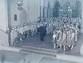 Olaus Petrikyrkan, interiör.
Örebro Folkskolors Barnkör under ledning av sånglärare Folke Olsson.