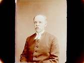En man, bröstbild.Kyrkoherde A. Lönroth