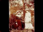 Två kvinnor.
Valborg & Ester Olsson