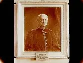 Oljemålning, porträtt föreställande överste Erik Werner, Chef för Kungliga Västgöta Regemente 1912-1913.
Artisten G. Andrésen