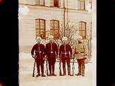 Fyra soldater i vinterutrustning.
1110/1 Hofberg.
Kungliga Svea Trängkår.