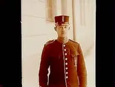 En soldat.
54/1 Karlsson.
Kungliga Svea Trängkår.