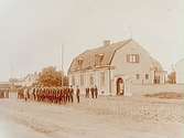 Kungliga Svea Trängkår.
Soldathemmet, byggnad och soldater.