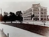 Skofabriken Engelbrekt, fyra vånings skofabriksbyggnad.
AB J. Pehrson & Comp.