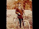 En man med cykel.Fridolf Andersson