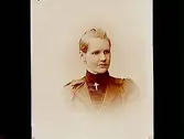 En kvinna, bröstbild.Anna Andersson