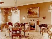 Latorp
Salongsinteriör.
Ryttmästare H. Hegardt