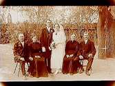 Bröllop, brudpar och deras föräldrar.
J.A. Holm