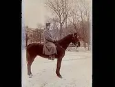 Ryttare.
Löjtnant H.B.M. Hamilton till häst.