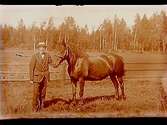 En man med häst.Adolf Johansson