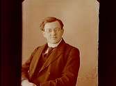 En man, bröstbild.Pastor Olof Hall