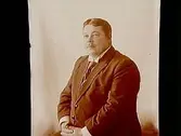 En man, bröstbild.
Veterinär J. Nordkvist