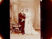 Familjebild. Bröllop, brudpar.Sam och Hulda Lindskog.Sam Lindskog