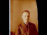 En pojke, bröstbild.Karl Erik Lindskog.Sam Lindskogs privata bilder.