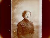 En kvinna, bröstbild.Anna Andersson