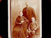 Familjegrupp 3 personer.Gustaf Bergström