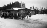 Gyttorp onsdagens olycka omöjlig om tre år 24 februari 1967

Elever står på en skolgård.