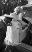 Barnens Das prinsessan 1 juni 1965

Man häjlper flicka att kliva av en båt.