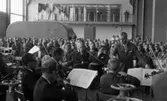 Åbyverkets invigning 12 maj 1965.

Dirigent leder orkestern under invigningen.
