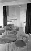 Teatervisning (forts.) den 27 februari 1965.

Kök och sällskapsrum i en del av Hjalmar Bergmanteatern.