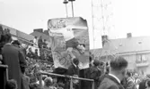 Sverige - Västtyskland 27 september 1965

Fans med skyltar i samband med fotbollslandskamp