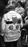 Sverige - Västtyskland 27 september 1965

Fan med text målad på jacka i samband med fotbollslandskamp