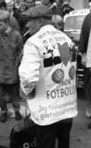 Sverige - Västtyskland 27 september 1965

Fan med text målad på jacka i samband med fotbollslandskamp