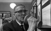 Telefonutställning, 4 december 1965

Vandringsutställning, Telefonparaden -Från Bell till nutiden, kommer till Örebro. Magnettelefonen sattes till munnen och man blåste i den som i en trumpet varvid samma ljud kom ut i andra ändan av tråden. Den försvann av hygieniska skäl.