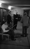 Knätofsmöte i Idrottshuset, 16 juli 1965

Fem herrar varav två med fioler.

59.26585, 15.21948