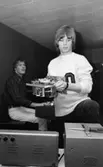 Popreportage 10 mars 1966

Popgruppen Ola and The Janglers, och mannen i ljus tröja heter Ola Håkansson.